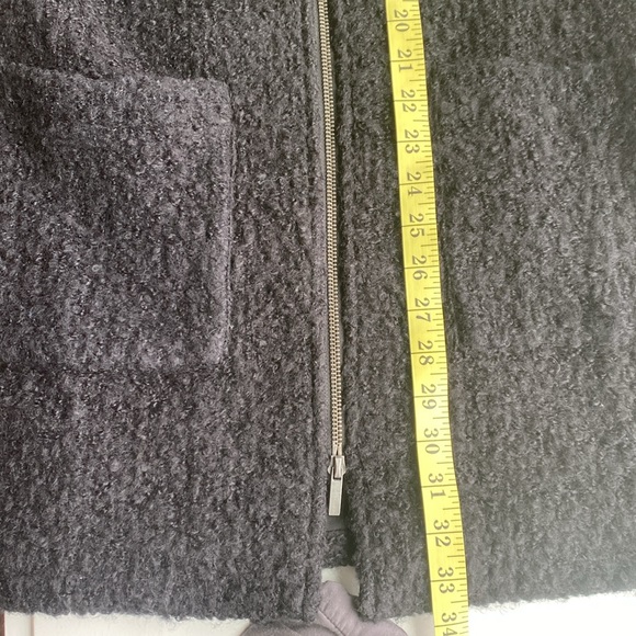 Black sweater vest - Picture 5 of 7